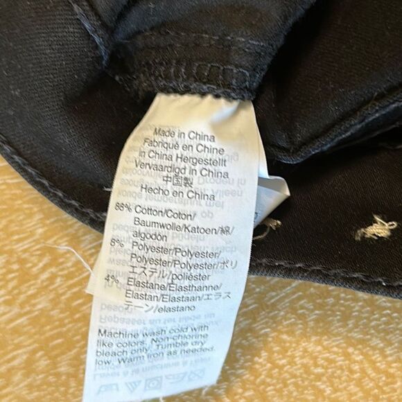 Madewell 9" Mid-Rise Skinny Crop Jeans in ISKO Stay Black™: Raw-Hem Edition - Picture 9 of 11